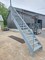 Stalen hoektrap gegalv. Hoog 3,35 mtr. Nob070, Doe-het-zelf en Verbouw, Ladders en Trappen, Ophalen, Zo goed als nieuw, 2 tot 4 meter