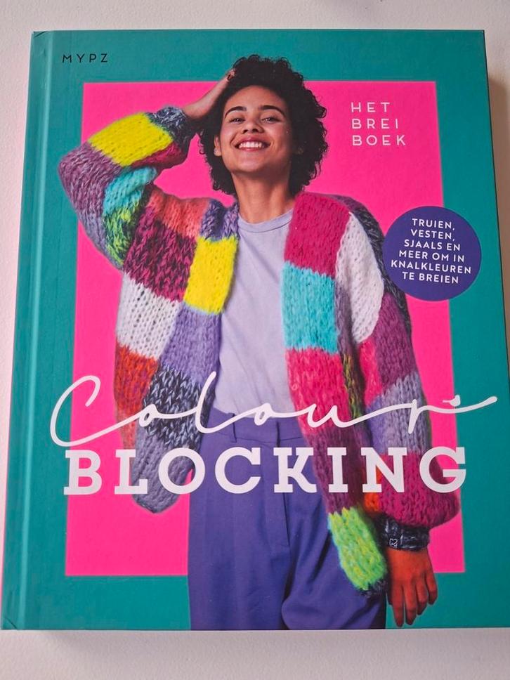 COLOR BLOCKING- Het breiboek (MYPZ) uitgeverij mus., Hobby en Vrije tijd, Breien en Haken, Nieuw, Breien, Patroon of Boek, Ophalen of Verzenden