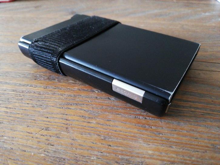 Secrid pasjeshouder met slide en band, Sieraden, Tassen en Uiterlijk, Portemonnees, Gebruikt, Overige merken, Zwart, Ophalen of Verzenden
