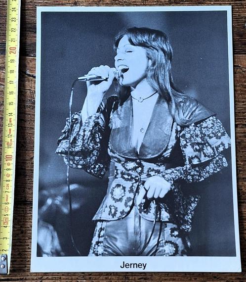 JERNEY KAAGMAN [earth & fire] grote promotie foto begin 70er, Verzamelen, Muziek, Artiesten en Beroemdheden, Zo goed als nieuw