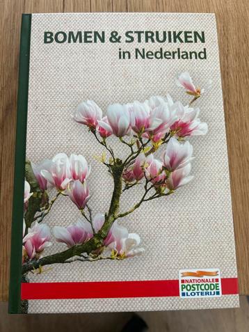 Bomen & Struiken in Nederland - Natuurgids beschikbaar voor biedingen