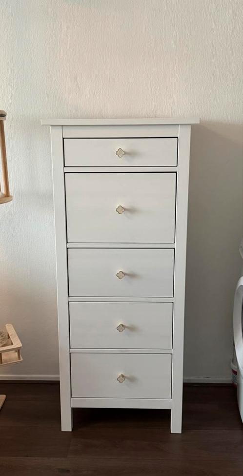 Stijlvolle IKEA HEMNES ladekast – smal & hoog model, Huis en Inrichting, Kasten | Ladekasten, Zo goed als nieuw, 5 laden of meer