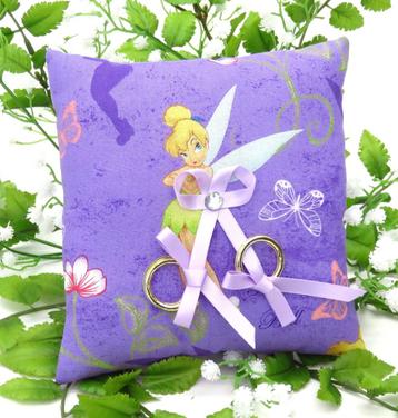 Disney Tinkerbel met 'Attitude' trouwring kussen met groene  beschikbaar voor biedingen