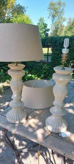 2 beige landelijke  hoge lampen., Ophalen of Verzenden, Gebruikt, 50 tot 75 cm