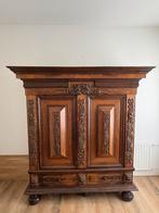 Antieke houten kast met houtsnijwerk, Antiek en Kunst, Ophalen of Verzenden