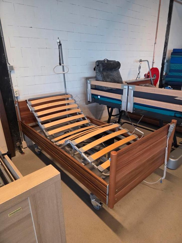 Zorgbed / verpleegbed / hoog laag bed, Diversen, Rolstoelen, Elektrische rolstoel, Ophalen