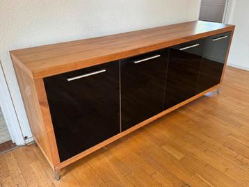 Dressoir H80xB212xD48cm. hout en glas beschikbaar voor biedingen