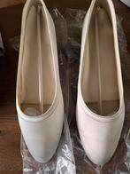 Trouwpumps ivoor kleurig maat 40,5, Kleding | Dames, Trouwkleding en Trouwaccessoires, Ophalen, Rainbow, Overige kleuren, Schoenen
