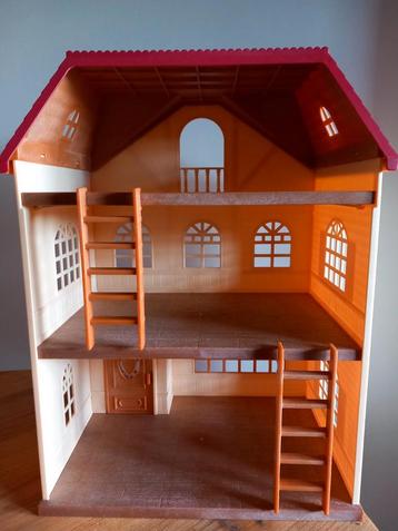 Sylvanian families driehoog huis compleet  beschikbaar voor biedingen