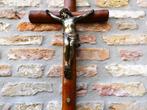 Een antiek kruis / kruisbeeld met corpus Jezus INRI, Ophalen of Verzenden