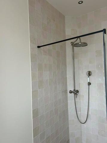 Zacht roze en beige wandtegel 13x13 beschikbaar voor biedingen