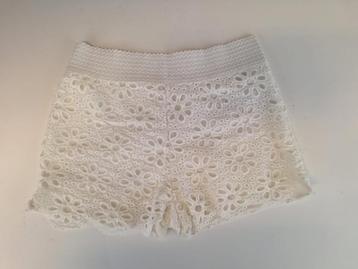 Dames / meisjes short, korte broek beschikbaar voor biedingen