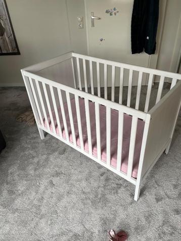 Kinderbed babybed ledikant wit te koop