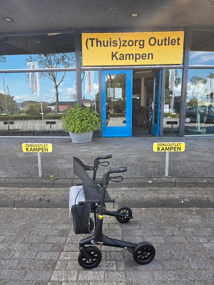 Stoere lichtgewicht carbon rollator MAT zwart, Diversen, Verpleegmiddelen, Ophalen of Verzenden