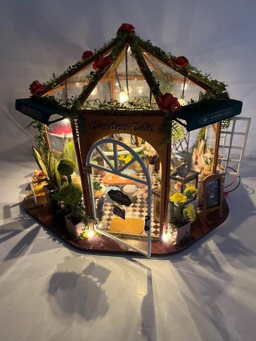 Garden Cafe - Tuin Cafe - miniatuur poppenhuis +verlichting, Verzamelen, Poppenhuizen en Toebehoren, Zo goed als nieuw, Poppenhuis