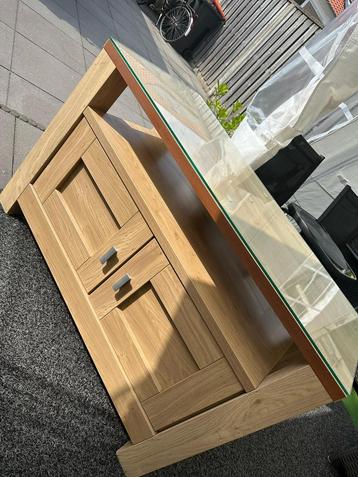 Houten tv kast met glasplaat + opbergruimte beschikbaar voor biedingen