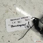 Renault Megane 5drs 1.5 DCI 2013 2300085  Zekeringkast   243