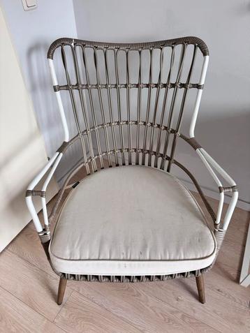 Rieten Fauteuil met Kussen beschikbaar voor biedingen