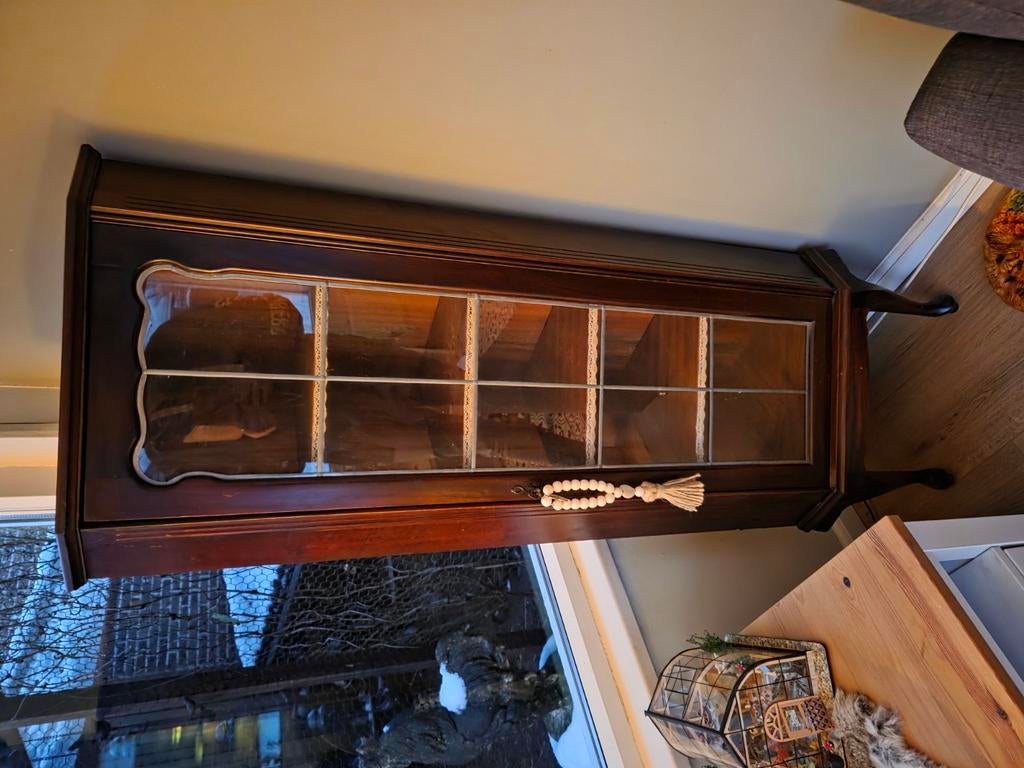 Queen Anne hoek vitrine kastje, Ophalen