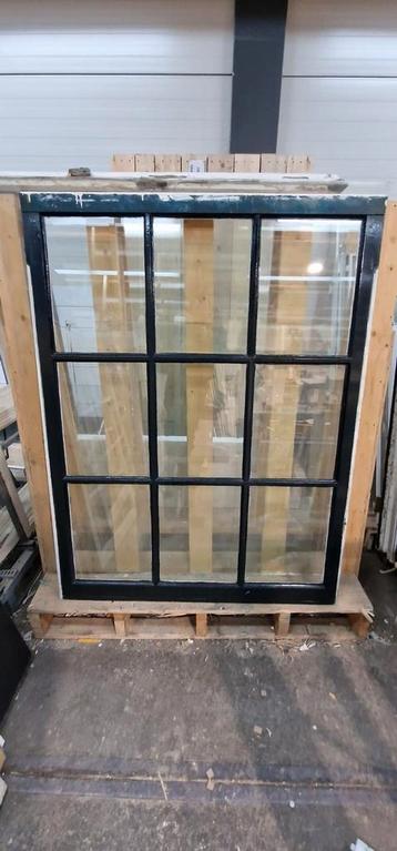 Oude Schuiframen met Glas beschikbaar voor biedingen