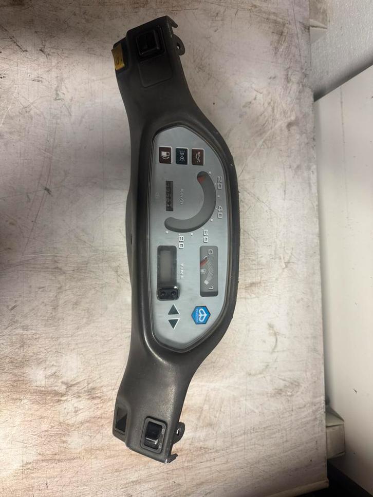 Piaggio sfera Dashboard/cockpit, Fietsen en Brommers, Brommeronderdelen | Scooters, Zo goed als nieuw, Piaggio, Overige typen