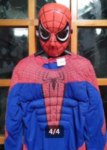 Gespierde Spiderman outfit met masker mt 140 beschikbaar voor biedingen