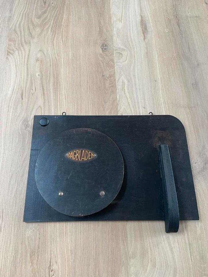 Antiek dagblad dagbladen houder krant ️ kranten. Retro oud, Huis en Inrichting, Woonaccessoires | Krantenbakken en Lectuurbakken