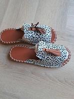DAMES SLIPPERS MET PANTER MOTIEF NIEUW MAAT 38/39, Ophalen of Verzenden, Nieuw, Bruin