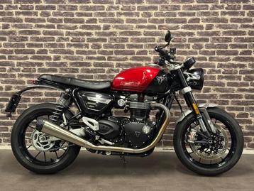 Triumph SPEED TWIN 1200 (bj 2023) beschikbaar voor biedingen