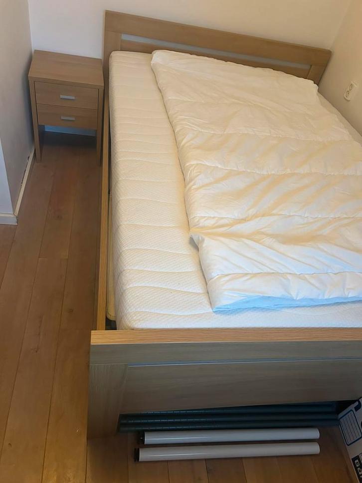 Twijfelaar en 2 nachtkastjes 140x200, Huis en Inrichting, Slaapkamer | Bedden, Gebruikt, Twijfelaar, 140 cm, 200 cm, Hout, Beige