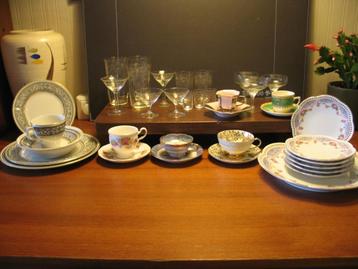 Antiek en brocant serviesgoed beschikbaar voor biedingen