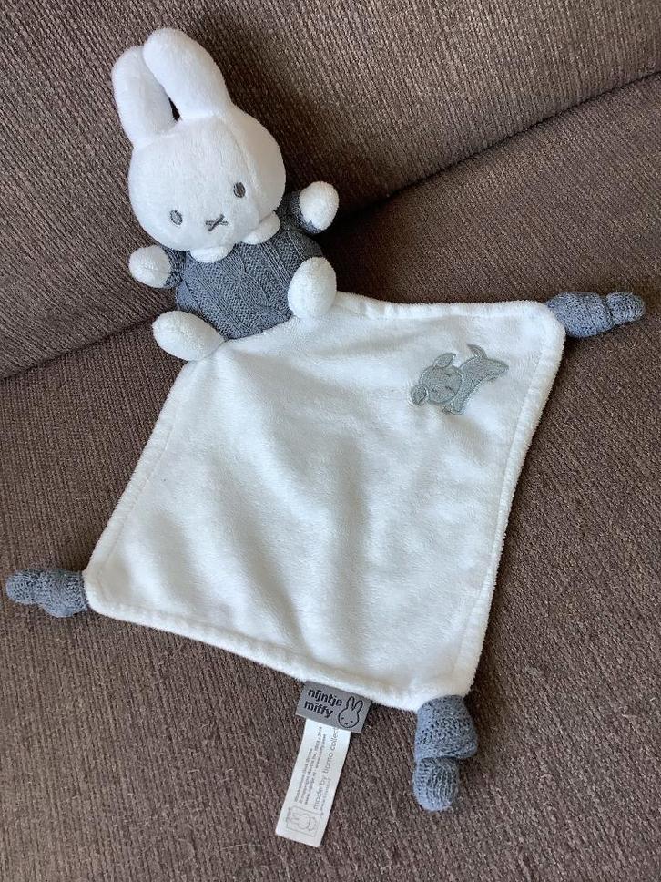 Nijntje Miffy Mercis Tiamo wit knuffeldoekje lapje met grijs, Kinderen en Baby's, Speelgoed | Knuffels en Pluche, Zo goed als nieuw