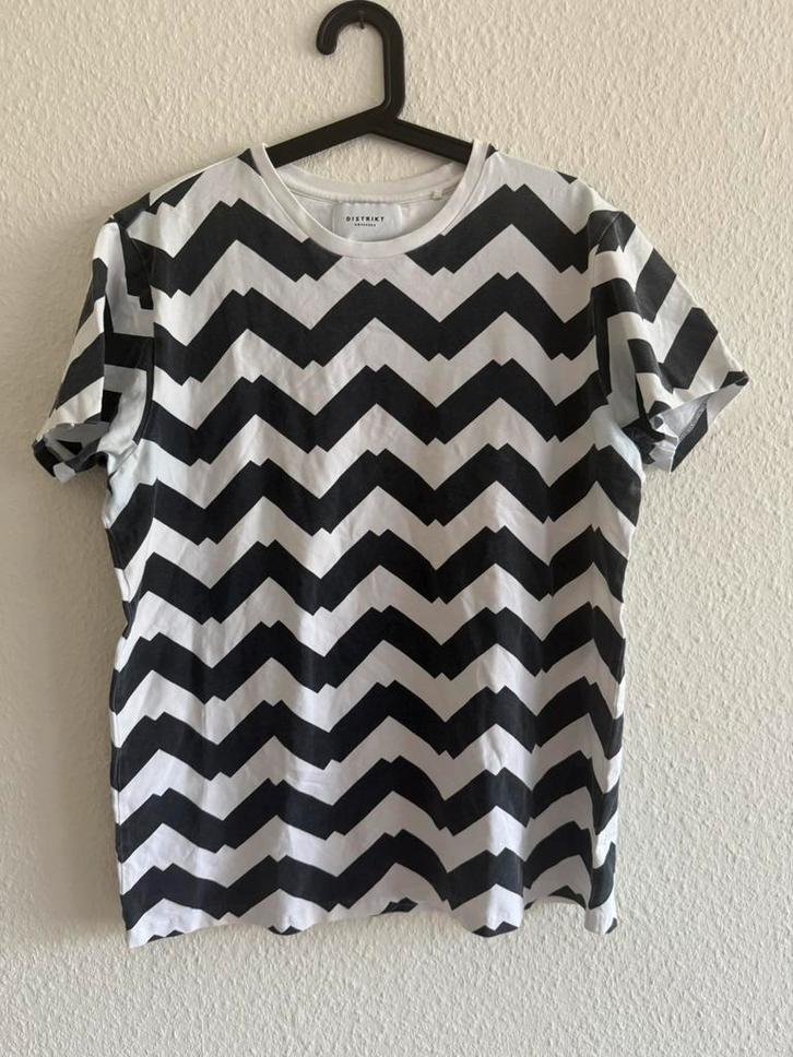 DISTRIKT Nørrebro T-shirt met zigzag print, maat XL, Kleding | Heren, T-shirts, Zo goed als nieuw, Maat 56/58 (XL), Wit, Ophalen of Verzenden