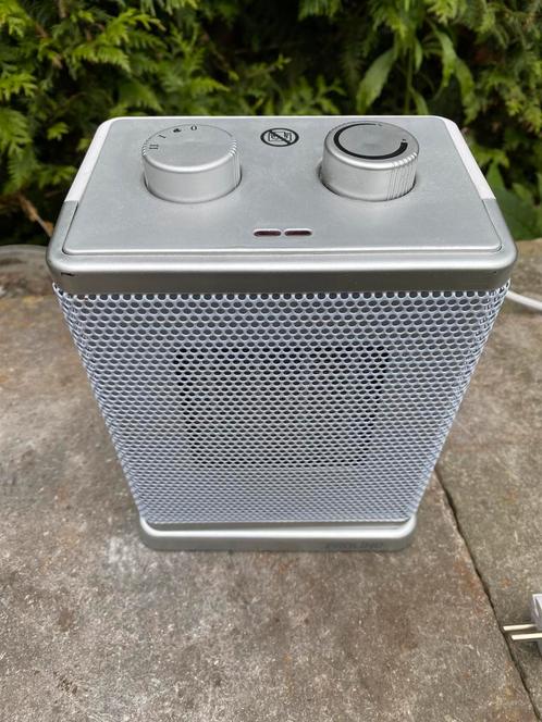 Kleine keramische ventilator kachel voor tent / caravan, Caravans en Kamperen, Kampeeraccessoires, Zo goed als nieuw, Ophalen