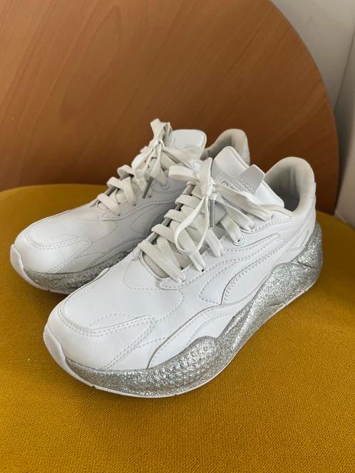 Puma sneakers maat 38 met glitterzool, Kleding | Dames, Schoenen, Zo goed als nieuw, Wit, Ophalen of Verzenden