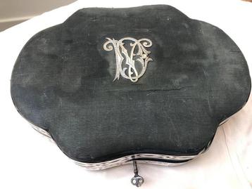 Prachige shabby boudoire kistje met zilver beschikbaar voor biedingen