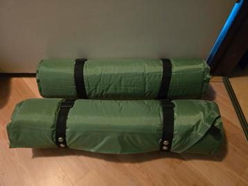 2 slaapmatjes groen beschikbaar voor biedingen