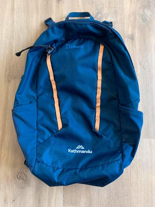 Kathmandu blauwe backpack - rugzak Gluon 25 Liter, Sieraden, Tassen en Uiterlijk, Tassen | Rugtassen, Zo goed als nieuw, Minder dan 25 cm