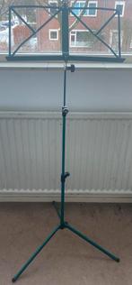 Groene K&M Muziekstandaard - Inschuifbaar, Muziek en Instrumenten, Standaards, Ophalen of Verzenden, Gebruikt, Muziekstandaard