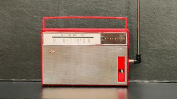 Classic 1970s Clarville Transistor radio  beschikbaar voor biedingen