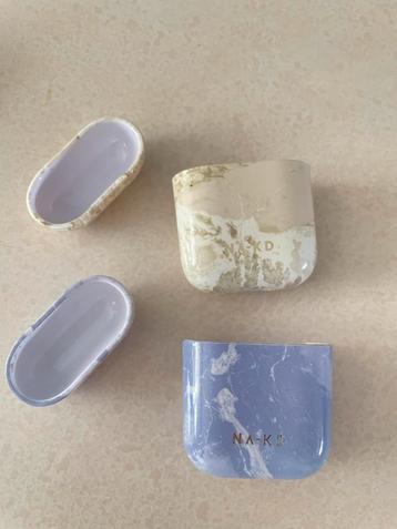 AirPods 2 Case + 2 NA-KD Hoesjes beschikbaar voor biedingen