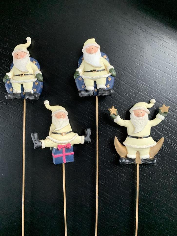 vier keramiek kerst decoratie stekers ornamenten op stok, Diversen, Kerst, Ophalen