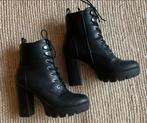 Zwarte veterlaarsjes met Hak, Kleding | Dames, Schoenen, Ophalen, Zo goed als nieuw, Zwart, Lage of Enkellaarzen