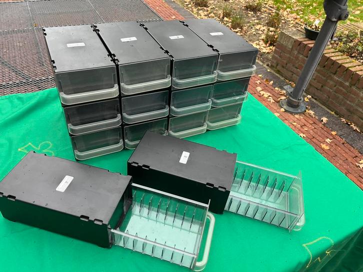 14 Plaston Boneco ladekastjes ondiep voor 10 cassettebandjes, Cd's en Dvd's, Cassettebandjes, Gebruikt, Toebehoren, Overige genres