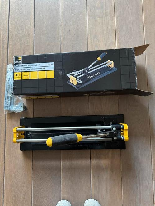 Tegelsnijder Sencys - Zo goed als nieuw!, Doe-het-zelf en Verbouw, Gereedschap | Handgereedschap, Zo goed als nieuw, Ophalen