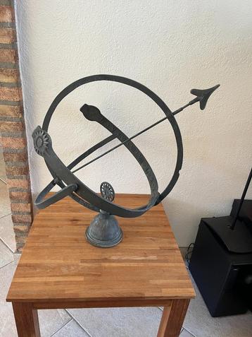 Grote zonnewijzer van koper / brons . 63 cm hoog . 50cm br. beschikbaar voor biedingen