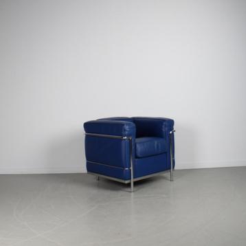 1x Cassina LC2 Le Corbusier Fauteuil Blauw Leer – Chroom beschikbaar voor biedingen