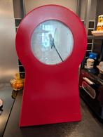 Ikea ps 1995 Thomas Eriksson klok rood., Ophalen of Verzenden, Gebruikt, Analoog, Wekker of Tafelklok