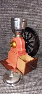 Oude antiek Zware gietijzeren koffiemolen, Antiek en Kunst, Antiek | Keukenbenodigdheden, Ophalen of Verzenden