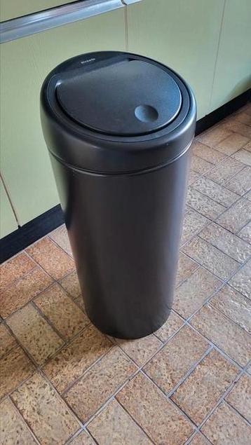 BRABANTIA TOUCH BIN prullenbak. Mat zwart. 23-30 liter. beschikbaar voor biedingen
